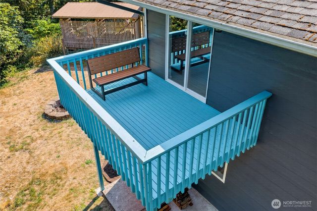 8103 Hawaii Lane, Clinton, WA 98236