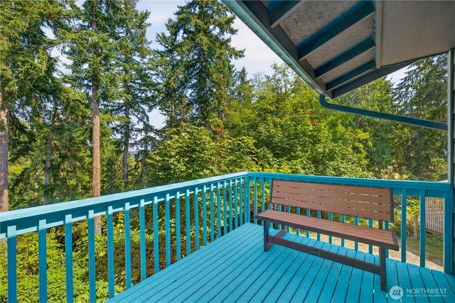 8103 Hawaii Lane, Clinton, WA 98236
