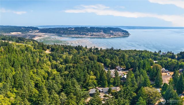 8103 Hawaii Lane, Clinton, WA 98236