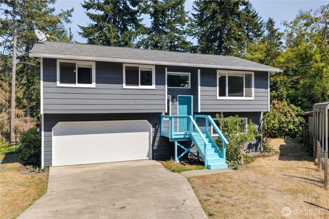 8103 Hawaii Lane, Clinton, WA 98236