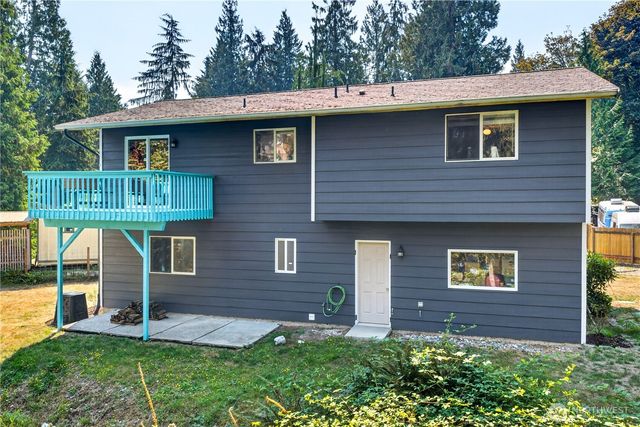 8103 Hawaii Lane, Clinton, WA 98236