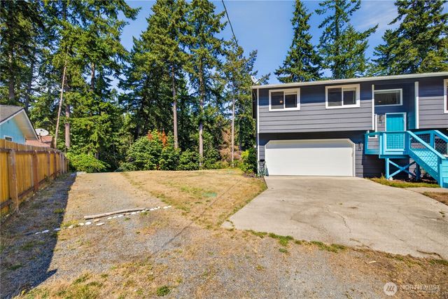 8103 Hawaii Lane, Clinton, WA 98236