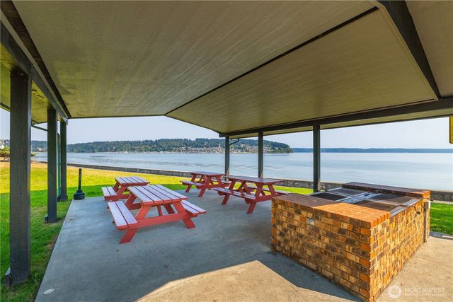 8103 Hawaii Lane, Clinton, WA 98236