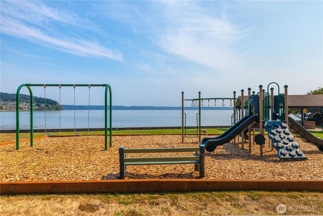 8103 Hawaii Lane, Clinton, WA 98236