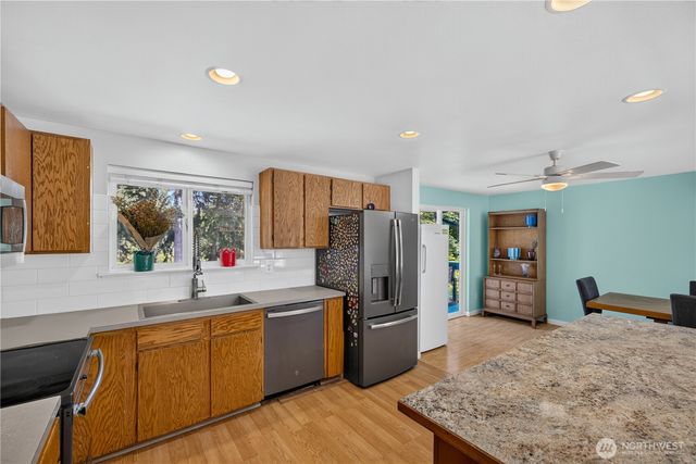 8103 Hawaii Lane, Clinton, WA 98236