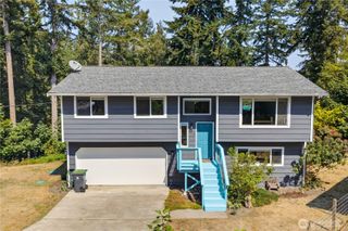 8103 Hawaii Lane, Clinton, WA 98236