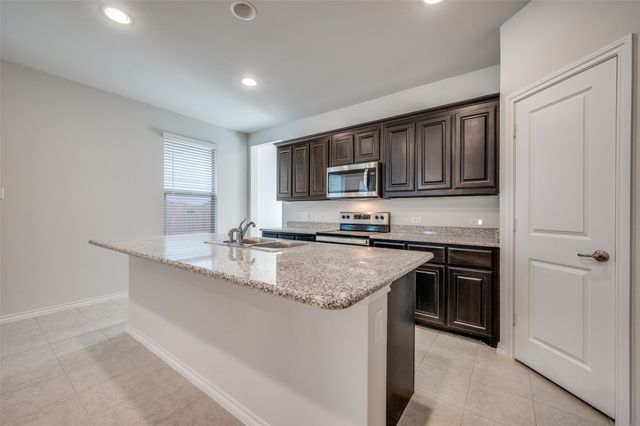 632 Coleman Street, Aubrey, TX 76227