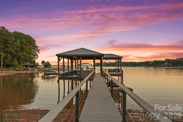 107 Beachview Drive, Mooresville, NC 28117