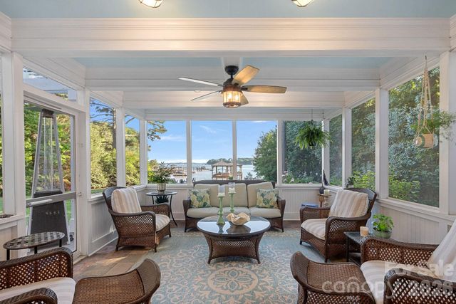 107 Beachview Drive, Mooresville, NC 28117