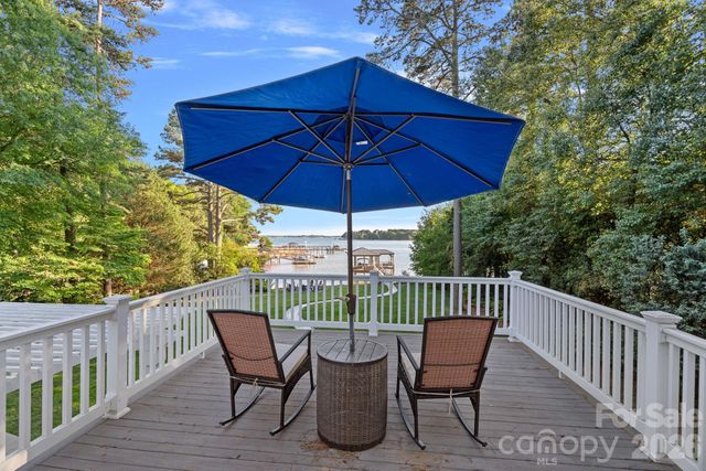 107 Beachview Drive, Mooresville, NC 28117