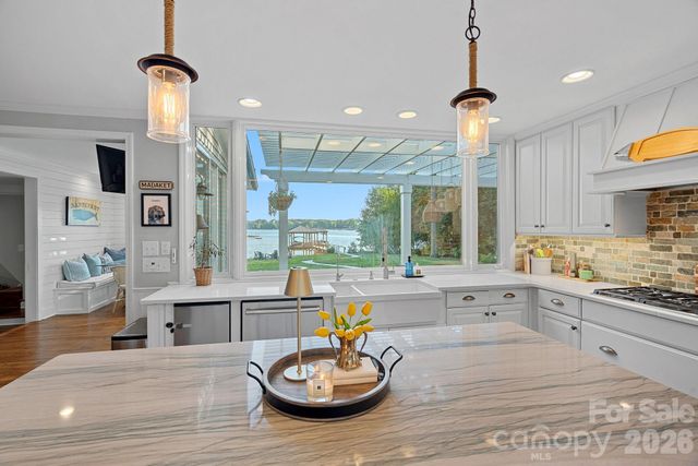 107 Beachview Drive, Mooresville, NC 28117