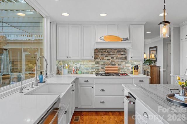 107 Beachview Drive, Mooresville, NC 28117