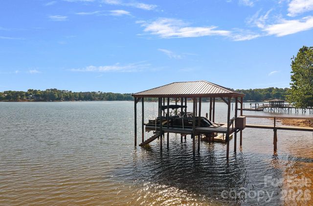 107 Beachview Drive, Mooresville, NC 28117