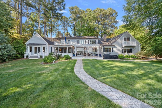 107 Beachview Drive, Mooresville, NC 28117