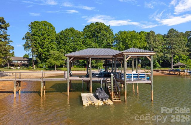 107 Beachview Drive, Mooresville, NC 28117