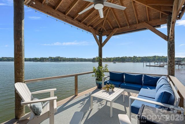 107 Beachview Drive, Mooresville, NC 28117