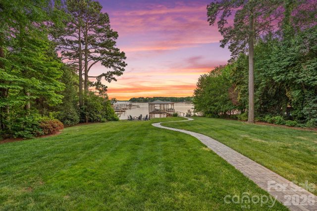 107 Beachview Drive, Mooresville, NC 28117