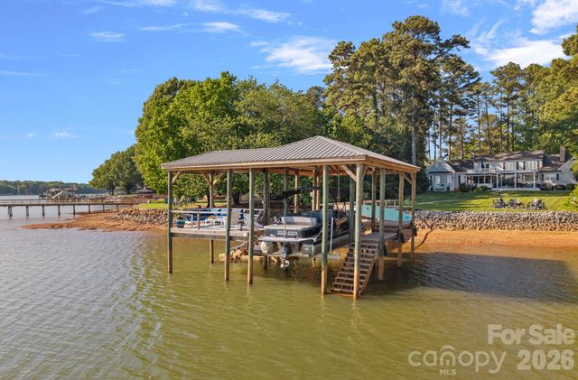 107 Beachview Drive, Mooresville, NC 28117