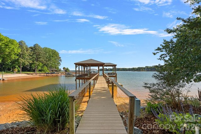 107 Beachview Drive, Mooresville, NC 28117