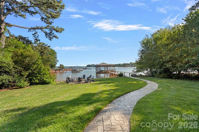 107 Beachview Drive, Mooresville, NC 28117