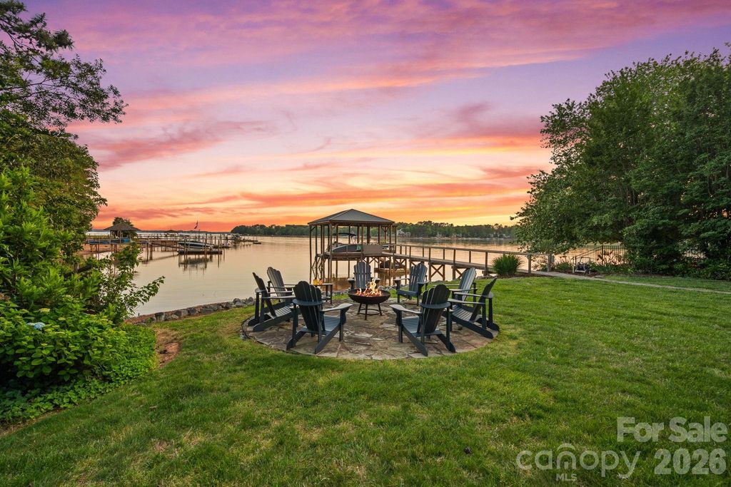 107 Beachview Drive, Mooresville, NC 28117