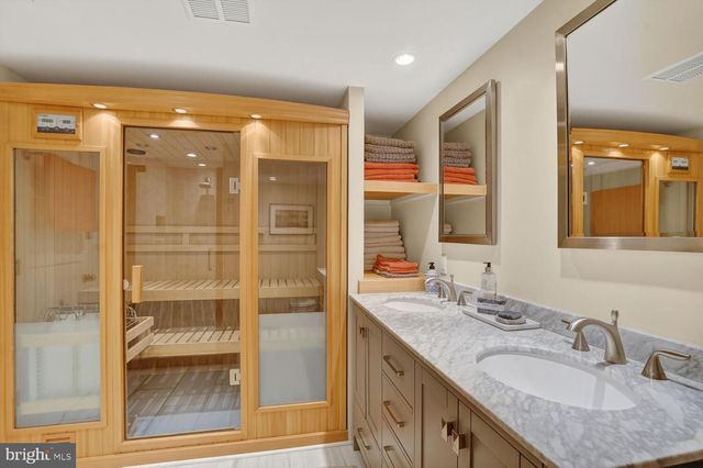 3811 BENT BRANCH RD, Falls Church, VA 22041