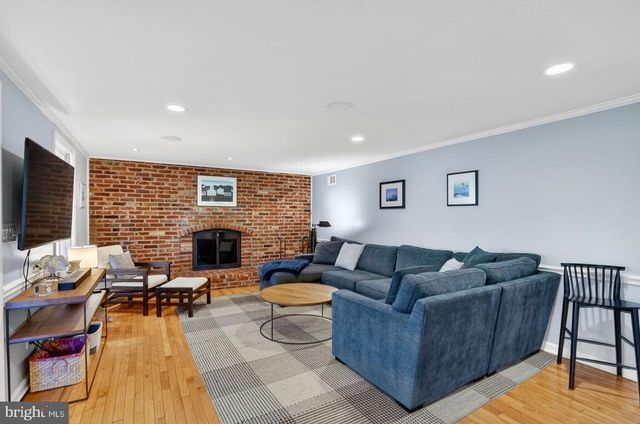 3811 BENT BRANCH RD, Falls Church, VA 22041