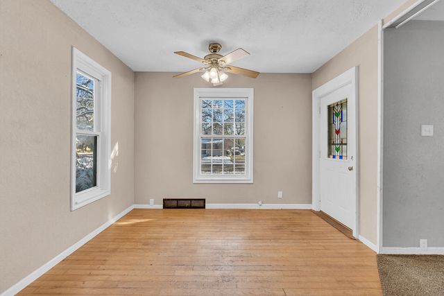 902 Fleming Avenue, Jackson, MI 49202