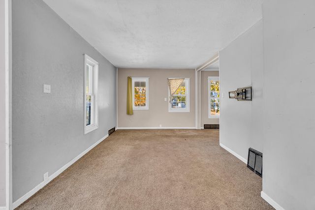 902 Fleming Avenue, Jackson, MI 49202