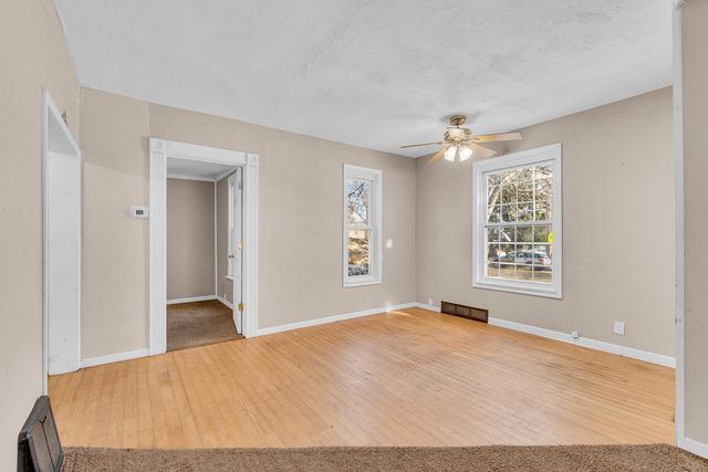 902 Fleming Avenue, Jackson, MI 49202