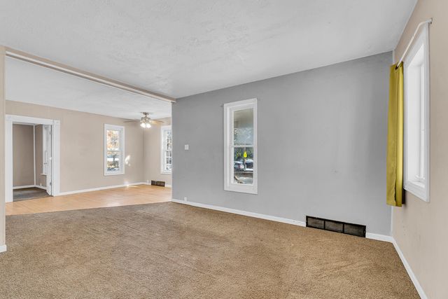 902 Fleming Avenue, Jackson, MI 49202