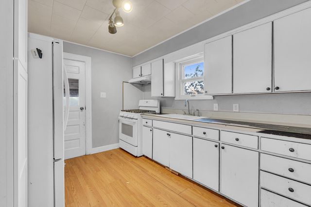 902 Fleming Avenue, Jackson, MI 49202