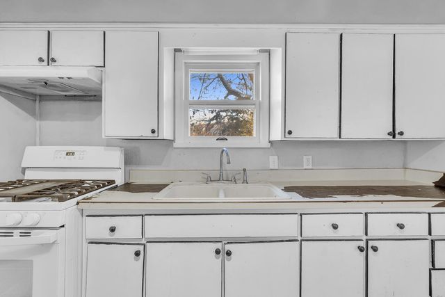 902 Fleming Avenue, Jackson, MI 49202