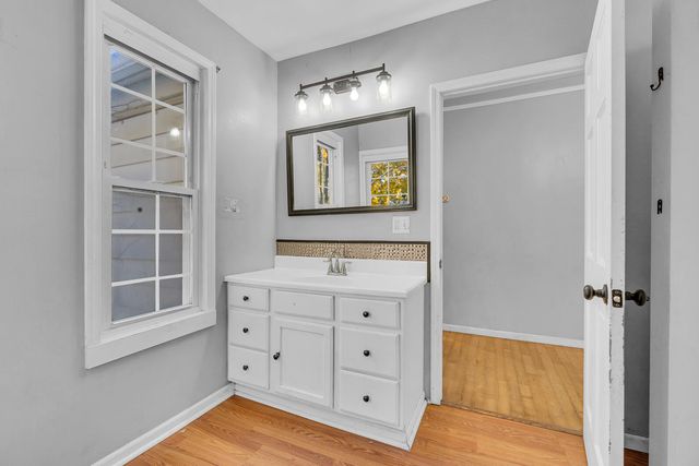 902 Fleming Avenue, Jackson, MI 49202