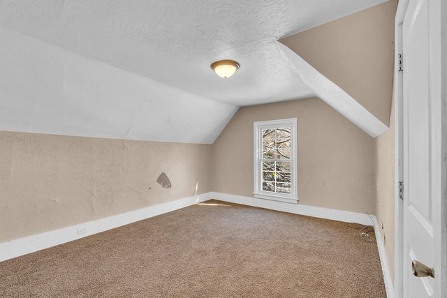 902 Fleming Avenue, Jackson, MI 49202