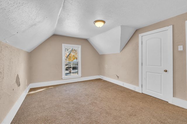 902 Fleming Avenue, Jackson, MI 49202