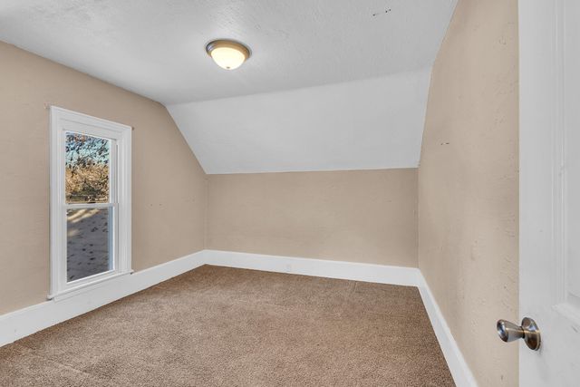 902 Fleming Avenue, Jackson, MI 49202