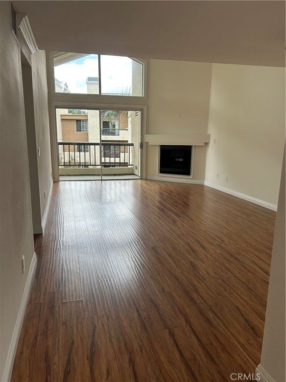 21520 Burbank 303, Woodland Hills, CA 91367 — photo 2