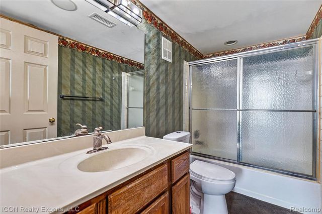 3559 Port Cove Drive 27, Waterford, MI 48328