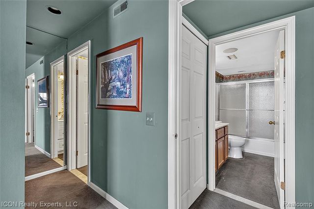 3559 Port Cove Drive 27, Waterford, MI 48328