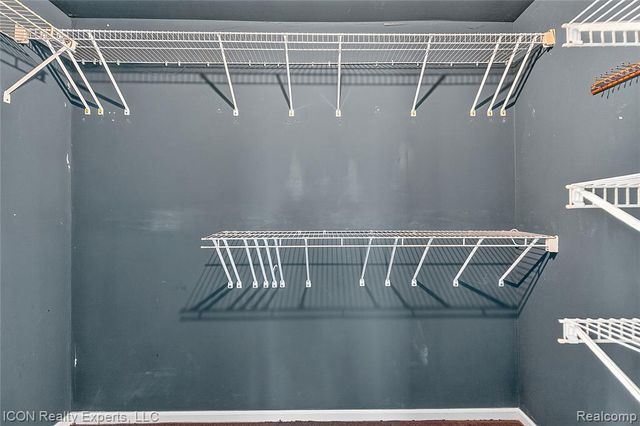 3559 Port Cove Drive 27, Waterford, MI 48328