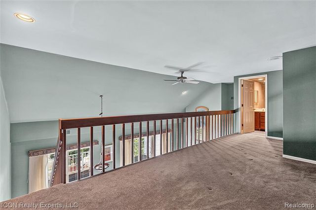 3559 Port Cove Drive 27, Waterford, MI 48328