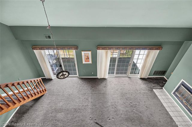3559 Port Cove Drive 27, Waterford, MI 48328