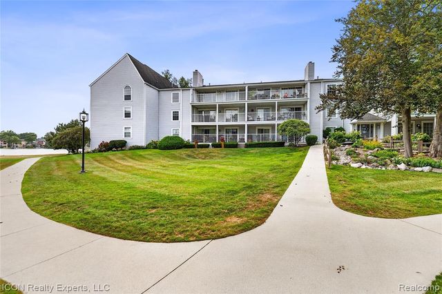 3559 Port Cove Drive 27, Waterford, MI 48328