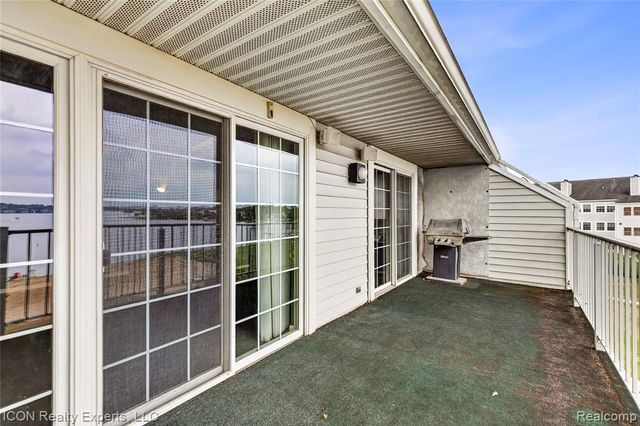 3559 Port Cove Drive 27, Waterford, MI 48328