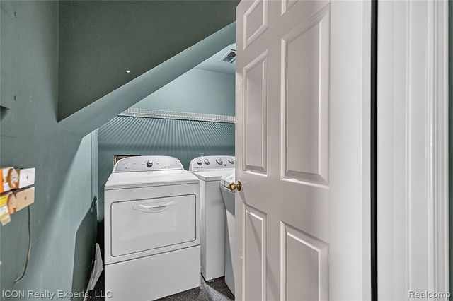 3559 Port Cove Drive 27, Waterford, MI 48328