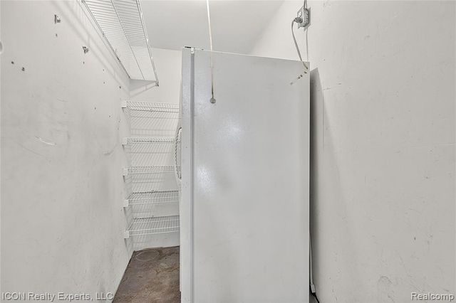 3559 Port Cove Drive 27, Waterford, MI 48328