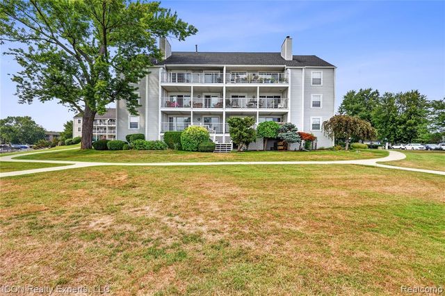 3559 Port Cove Drive 27, Waterford, MI 48328
