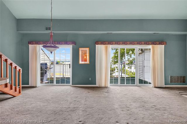 3559 Port Cove Drive 27, Waterford, MI 48328