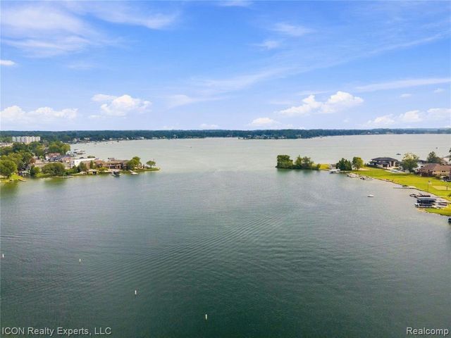 3559 Port Cove Drive 27, Waterford, MI 48328
